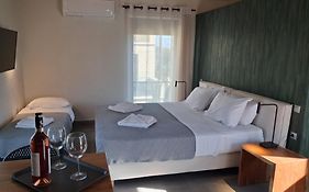 Blue Symphony Suites And Apartments